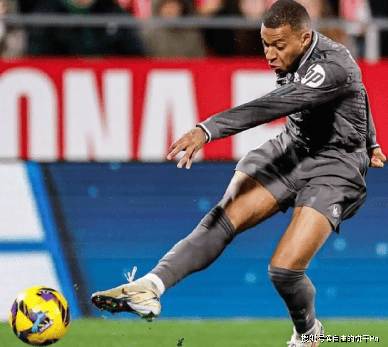 九游游戏官网首页-姆巴佩重要时刻最后时刻胜出，澳大利亚队带队取胜！观众掌声雷动-九游游戏官网首页