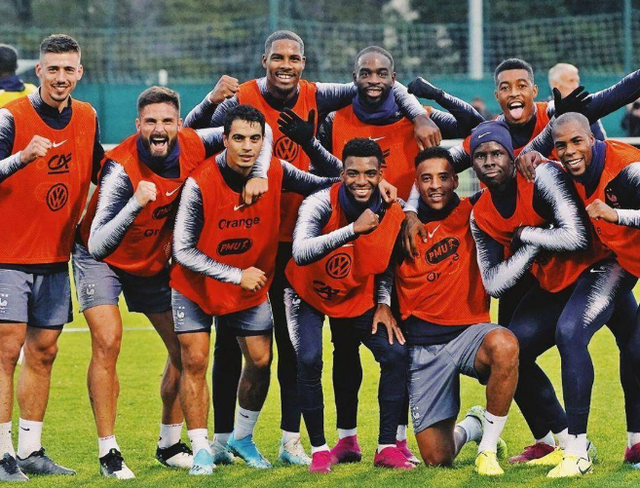 九游游戏中心官网入口-金州勇士训练开放日；今夜扳平良机引欢呼；法甲在即；年轻球员得到机会-九游游戏中心官网入口